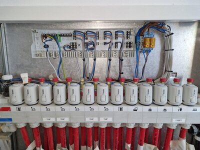 Imagen de instalación de aerotermia y ventilación en vivienda en Asturias